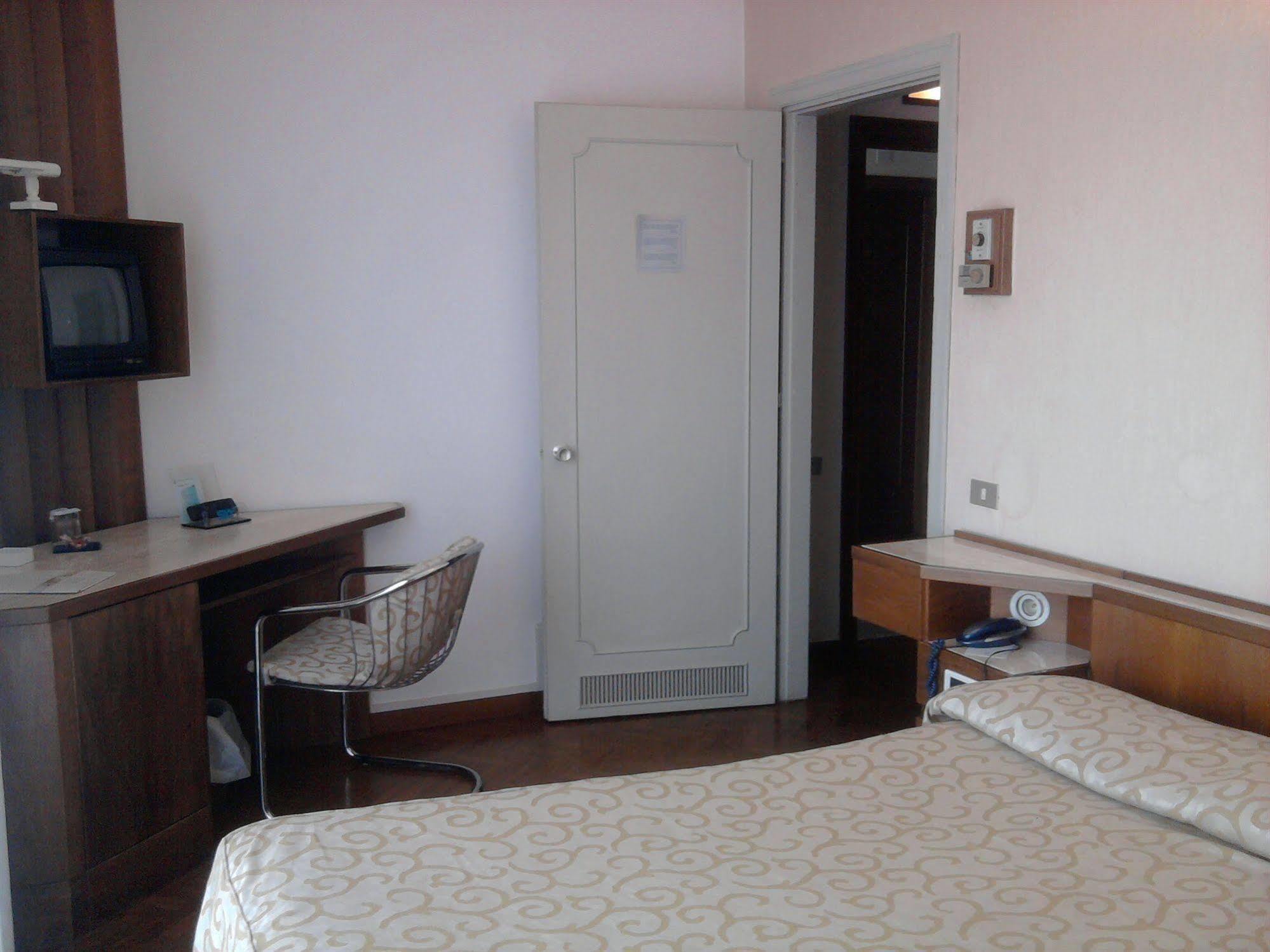 Grand Hotel Golf Tirrenia Esterno foto