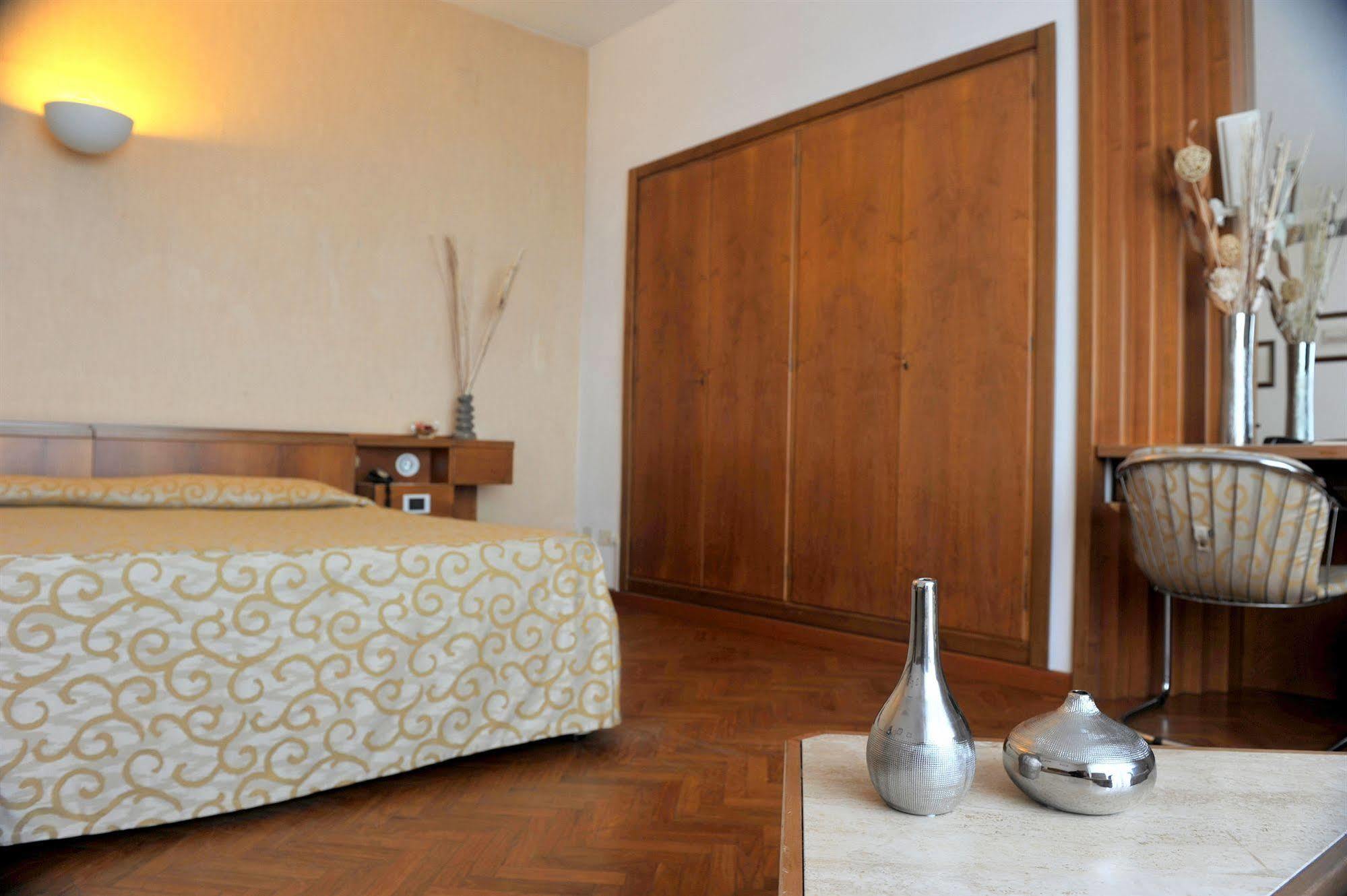 Grand Hotel Golf Tirrenia Esterno foto