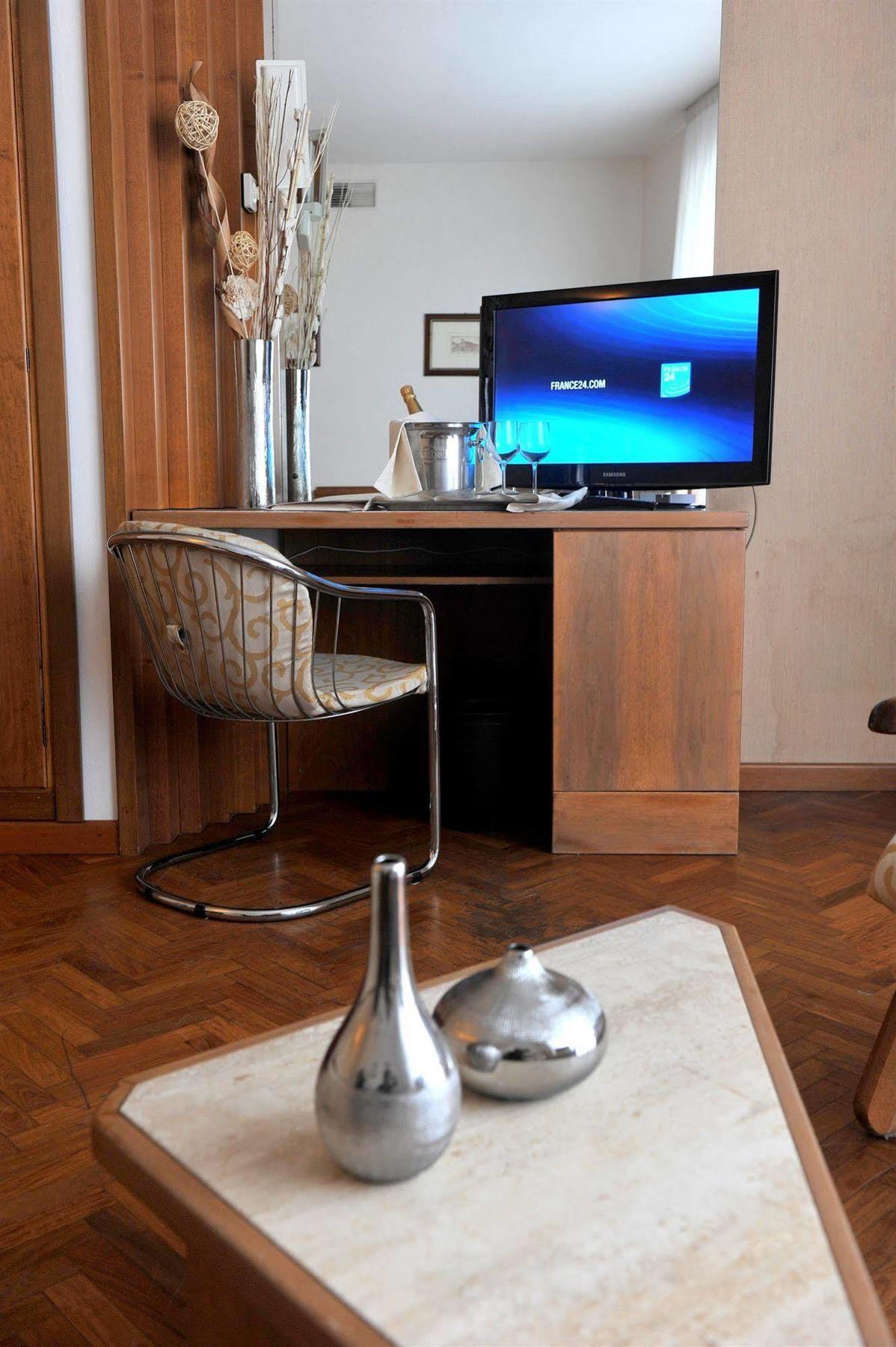 Grand Hotel Golf Tirrenia Esterno foto